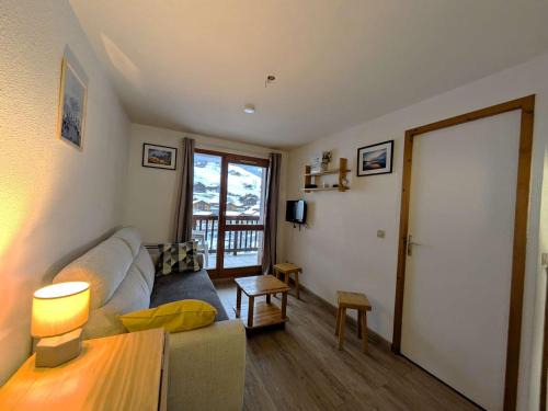 Areches Apartment | Appartement cosy à Arêches, 50m des pistes, terrasse ouest et piscine l'été - FR-1-342-249
