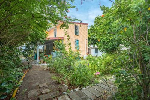 Le Carbet Apartment | Appartement cosy au Carbet avec balcon et vue sur mer - 70 m²