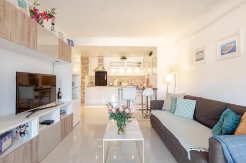 Riou - Petit Juas - Av de Grasse Apartment | Appartement Cosy Calme Central-Terrasse Proche Palais