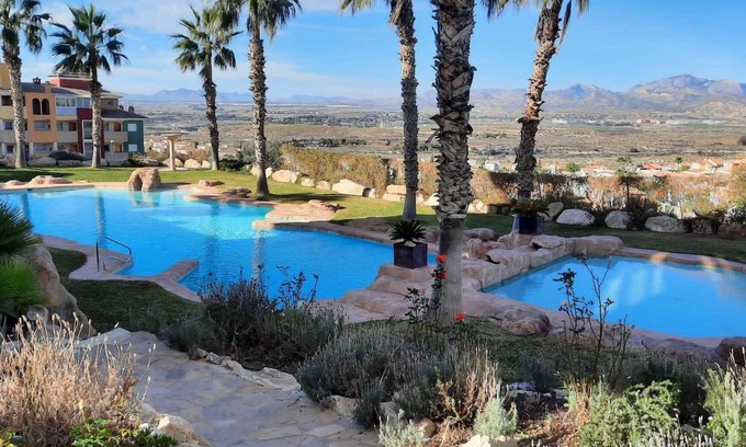 Hoya de los Patos Apartment | Appartement Cosy en Plein Terrain de Golf, Parfait Pour des Vacances en Famille"