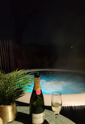 Hyeres Hotel | Appartement cosy jacuzzi