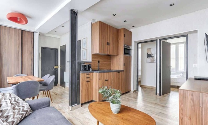 Hopital Saint-Louis Apartment | Appartement de charme 2BR Canal Saint Martin