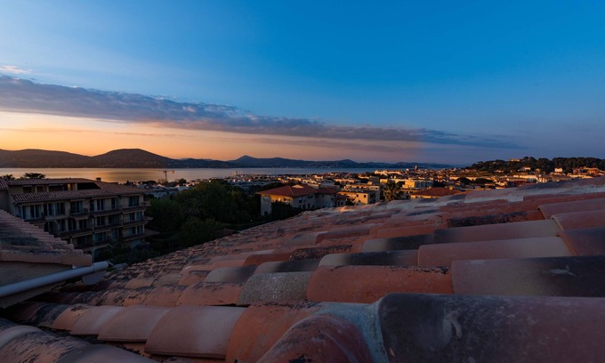 Saint-Tropez Apartment | Appartement en Duplex proche du village/walking distance from the village.