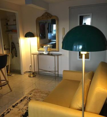 Sainte-Clotilde Centre Apartment | Appartement Flamboyant