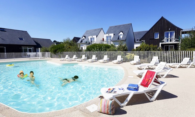 Saint-Pol-de-Leon Condo | Appartement proche de la plage + accès piscine