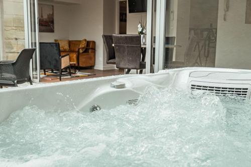 Saumur Apartment | Appartement jacuzzi et terrasse