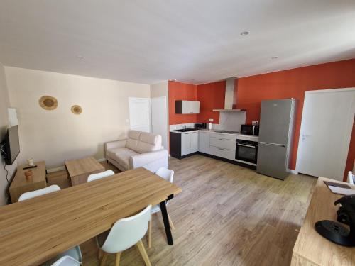 Lurcy-Levis Apartment | Appartement Le 94