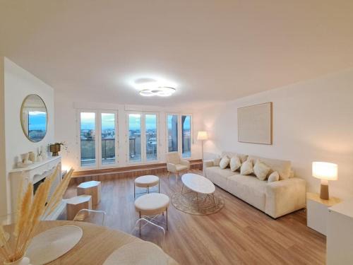 Hincmar Apartment | Appartement "Le Biarritz" - vue Cathédrale et Parking gratuit