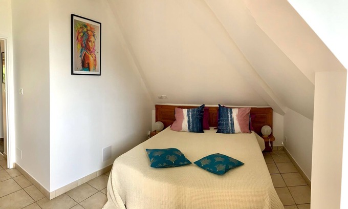 Piton Saint-Leu Apartment | Appartement le Guétali, T3 de 60m² à l'étage, 2 chambres. Vue jardin et mer