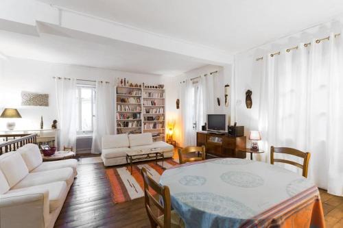 Salies-de-Bearn Apartment | Appartement Le Nid du Saleys - 70 m2 centre ville de Salies-de-Béarn
