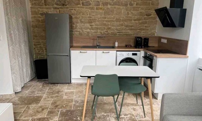 Bourgoin-Jallieu Apartment | Appartement Lumineux en Rdc, Pour Séjour Touristique ou Professionnel