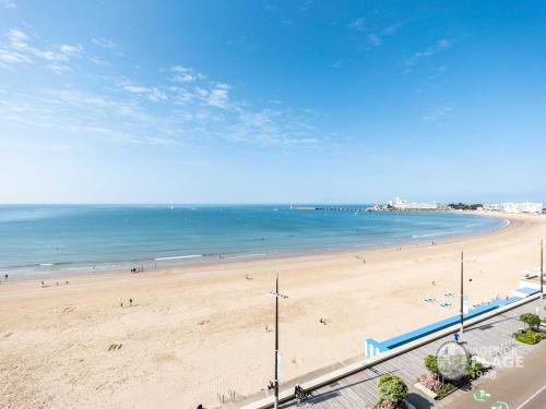 Les Sables d'Olonne Apartment | Appartement moderne 80m² avec wifi, lave-vaisselle, balcon et vue mer - FR-1-197-539