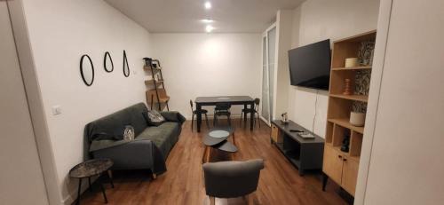 Villemomble Apartment | Appartement moderne avec cour extérieure Villemomble F3 59m2