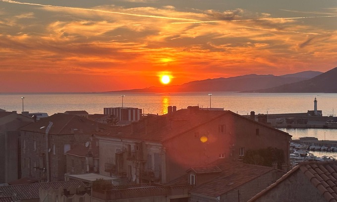 Propriano Apartment | Appartement Moderne Centre Ville Dans Immeuble Ancien 5 mn des Plages