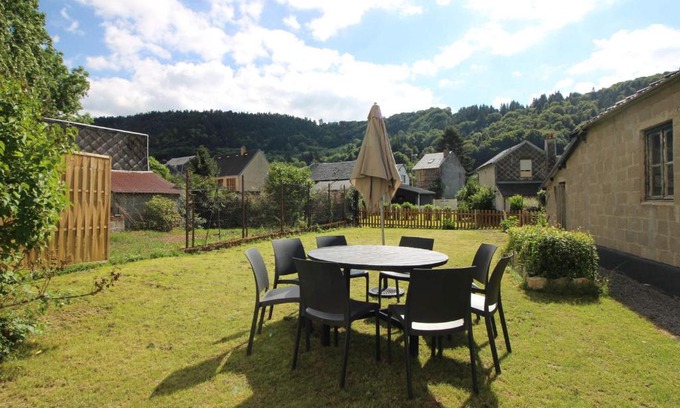 Mont-Dore Apartment | Appartement T3 avec Jardin Privatif et WIFI à Mont-Dore, Rénové, Parking et Garage Inclus - FR-1-608-37