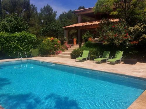 Venelles Apartment | appartement T3 dans propriété de 5000m2 avec piscine