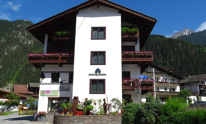Mayrhofen Apartment | Appartementhaus Mayrhofen by PiaundDirk
