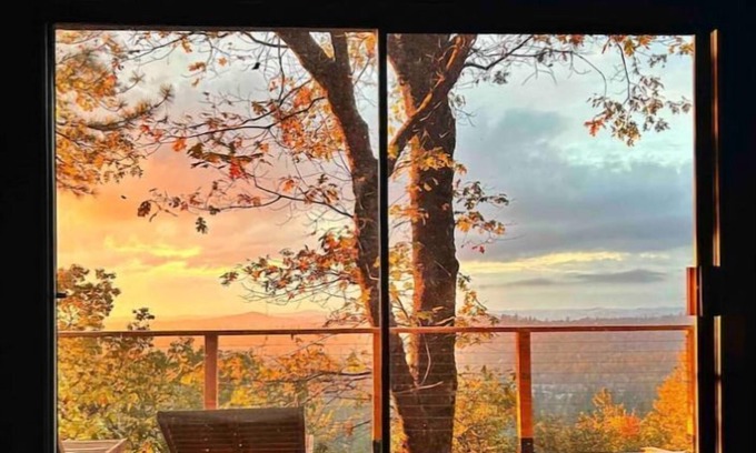 Placerville House | Apple Hill’s Mountain House Retreat