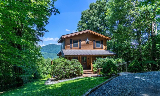 Banner Elk Cabin | Apple of my Eye Between Boone & Banner Elk Mountain Views Hot Tub Private Pet Friendly
