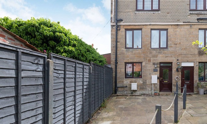 Sandsend Cottage | APPLE TREE COTTAGE, country holiday cottage in Sandsend