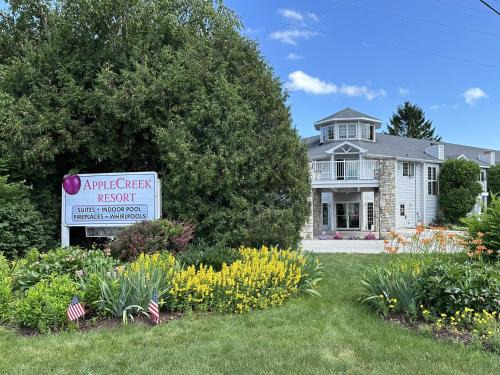 Fish Creek Hotel | AppleCreek Resort-Hotel & Suites