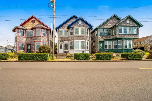 Newport House | Applegate House