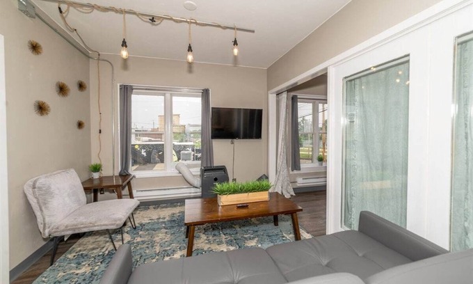Appleton Apartment | Appleton Apartment: 2 Bedrooms, Free Parking!