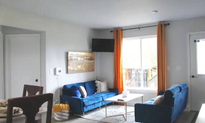 Eugene House | Appletree Guesthouse (amidst Oregon wine country)