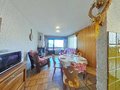 Le Grand-Bornand Apartment | Appt cosy 3 pièces avec cheminée, proche télécabine - FR-1-241-42