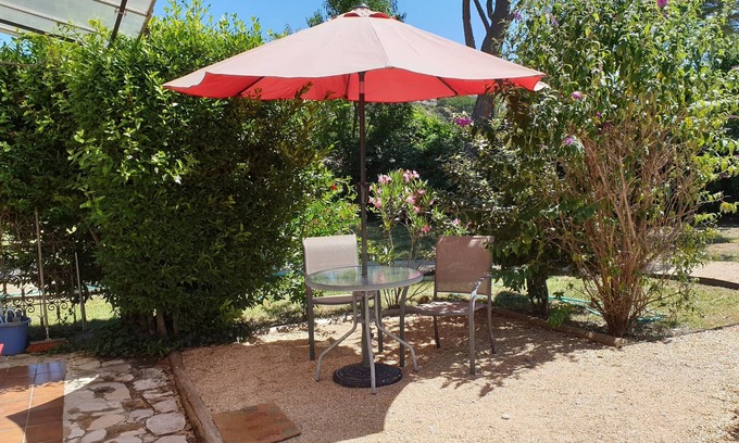 Greoux-les-Bains Apartment | Appt F2 - 22 m2 dans parc arboré au bord du Verdon piscine petanque