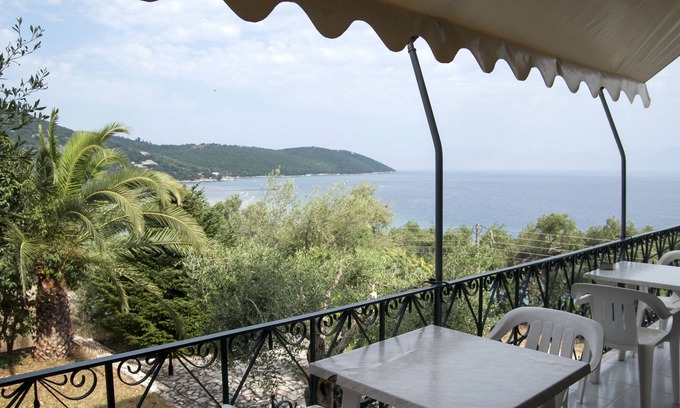 Apraos Bed & Breakfast | Apraos Bay Hotel In Kalamaki Beach, 100m from the lovely sandy beach