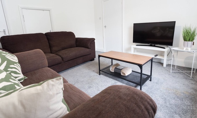 Easton House | April Disc/Long Stay/Contractors