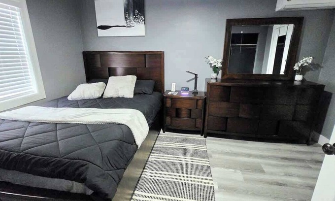 Baytown Apartment | APT#2 Quiet comfortable place near chemical plants