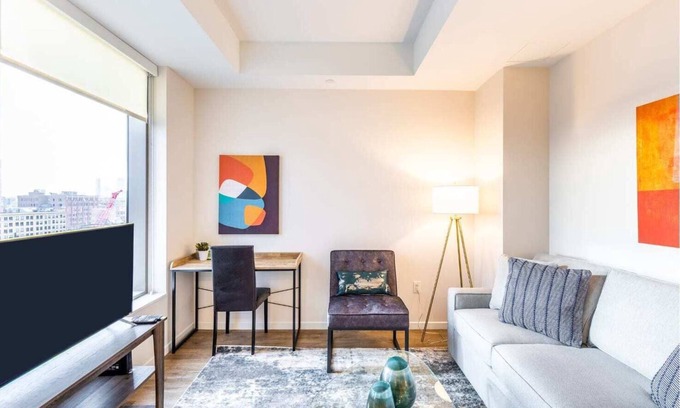 Seaport District Apartment | Apt In Downtown Seaport with Pool and Gym