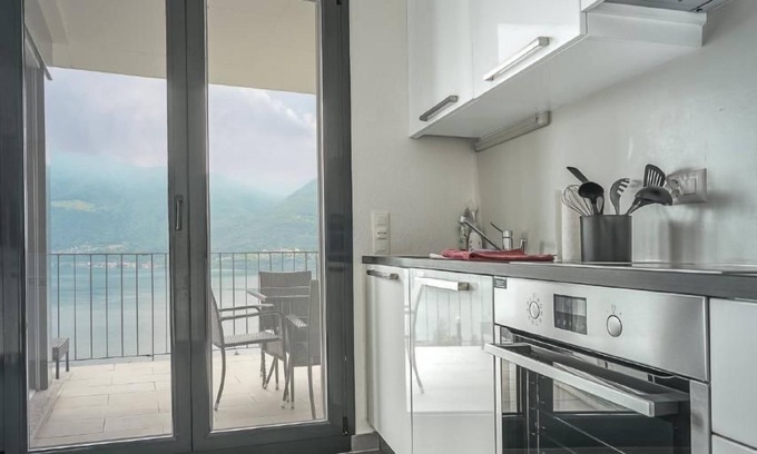 Brissago House | Apt. "Panoramico" with bombastic lake & mountain view