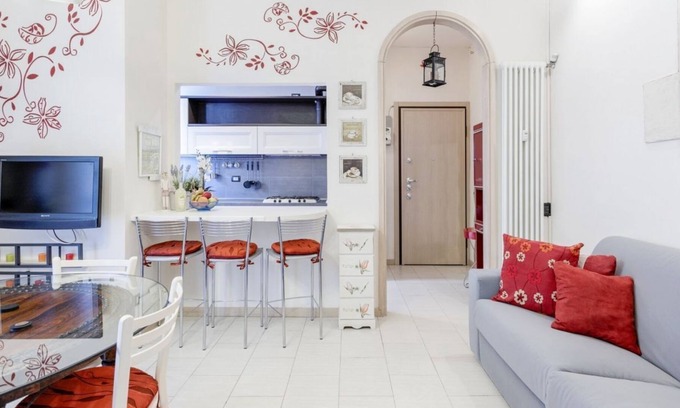 Como Apartment | APT with balcony 3km from the Lake! BOOK NOW!