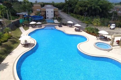 La Tebaida Apartment | APTO WIFI+ AIRE AC +PISCINAS +JACUZZI +TOBOGAN+BBQ