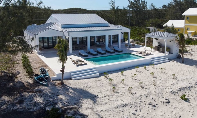 Great Exuma Villa | Aquamarine Villa, Beachfront w/pool, close to Town/Airport, long walkable beach