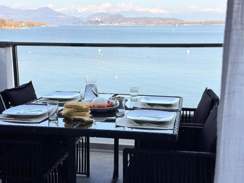 Villaggi Apartment | Aquavista Residence - Panoramic Lakefront Penthouses with Pool