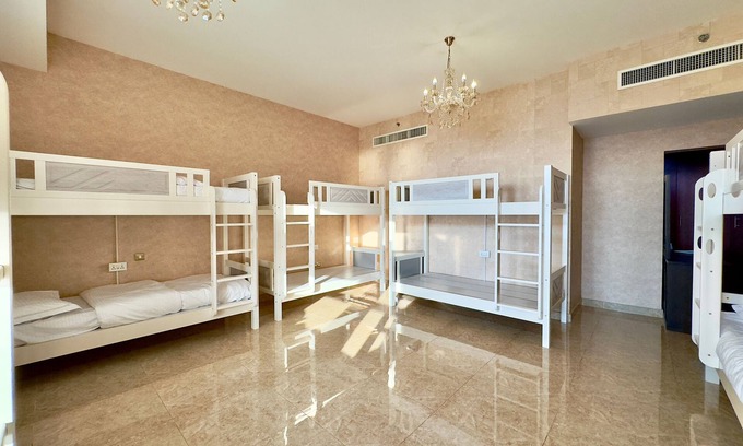 Dubai Marina Bed & Breakfast | AR Holiday Home JBR 2, 5 minutes to the beach!