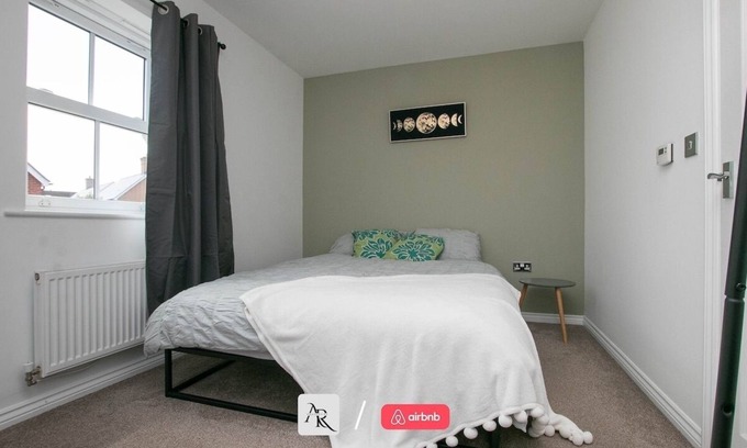 Colchester House | AR Properties Short Lets Colchester | 2 BDR House | Free Parking
