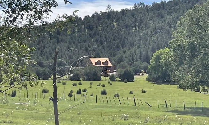 Aragon House | Aragon Hunting Lodge
