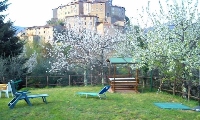 Aramo House | Aramo Pescia: House with Garden