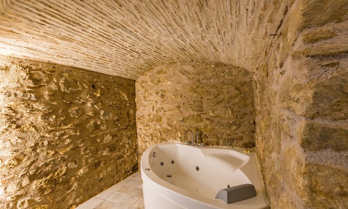 Sant'Angelo di Brolo Apartment | 'Arcaloro Resort Infinito' Room with Mountain View and Hot Tub