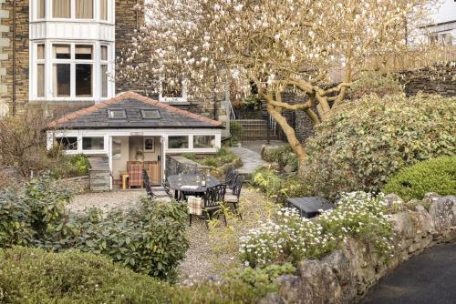 Ambleside House | Archie's