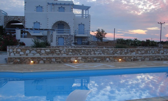 Paros Villa | Archipelagos Villas-Villa Antiparos for 10-13 persons with pool close to the sea