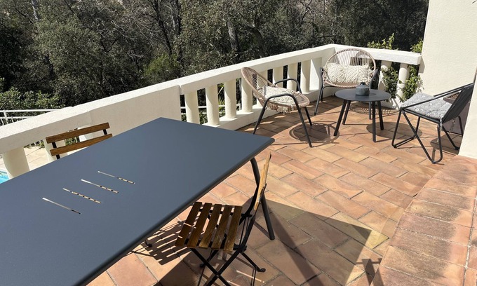 Saint-Raphael House | Architect-designed house set in greenery, in a quiet location.