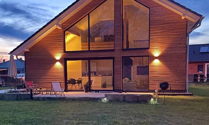 Muritz House | Architect's house with open gallery and large garden near the lake