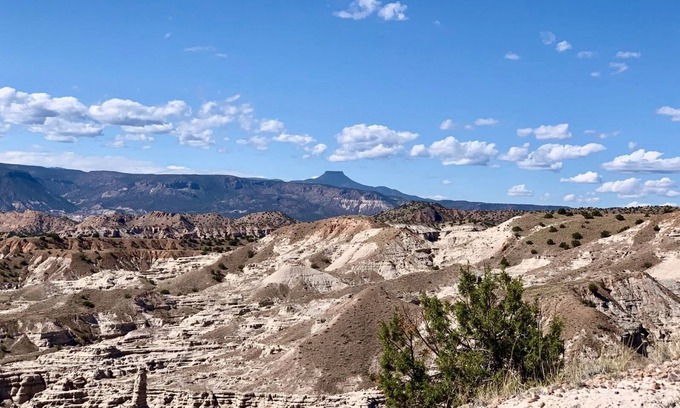 Abiquiu House | Architectural Jewel with WiFi and AC on Plaza Blanca in Abiquiu
