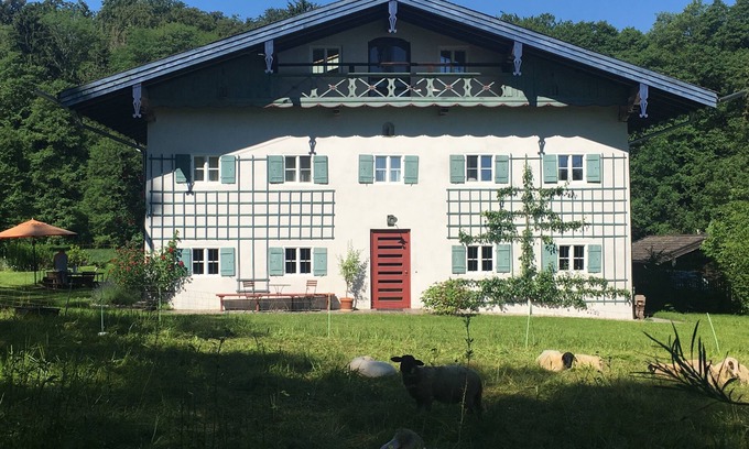 Prien am Chiemsee House | Architecturally sophisticated renovated farmhouse with lake